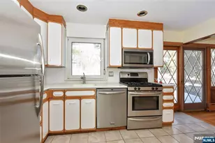 110 Lakeshore Dr, Oakland, NJ 07436 - Photo 13