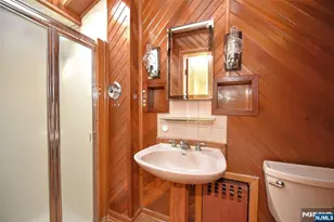 110 Lakeshore Dr, Oakland, NJ 07436 - Photo 15