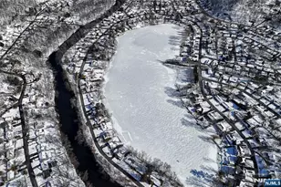 110 Lakeshore Dr, Oakland, NJ 07436 - Photo 27