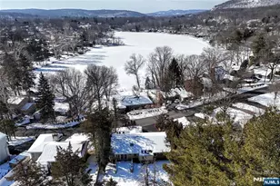 110 Lakeshore Dr, Oakland, NJ 07436 - Photo 21