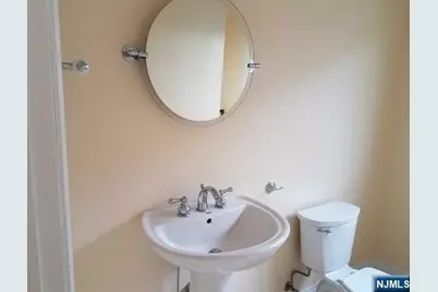 64 W Harwood Terrace B #B, Palisades Park, NJ 07650 - Photo 5