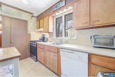 15 Garden Street, Bergenfield, NJ 07621 - Photo 11