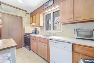 15 Garden St, Bergenfield, NJ 07621 - Photo 11