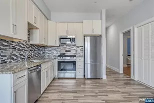 424 Whiton Street 304, Jersey City, NJ 07304 - Photo 11