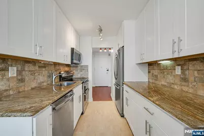 300 Winston Drive 919 #919, Cliffside Park, NJ 07010 - Photo 3