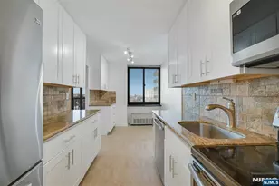 300 Winston Dr 919, Cliffside Park, NJ 07010 - Photo 5