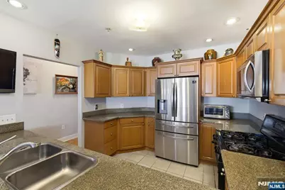 214 The Promenade 214 #214, Edgewater, NJ 07020 - Photo 9