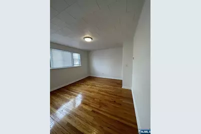 289 Livingston Avenue 2nd Fl #2nd Fl, Lyndhurst Township, NJ 07071 - Photo 7