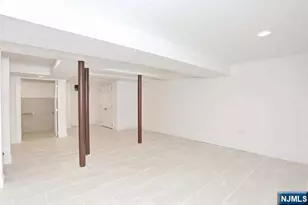 220 Raymond St, Hasbrouck Heights, NJ 07604 - Photo 29