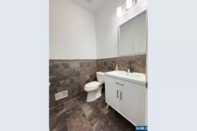 52 Myrtle B #B, Edgewater, NJ 07020 - Photo 5