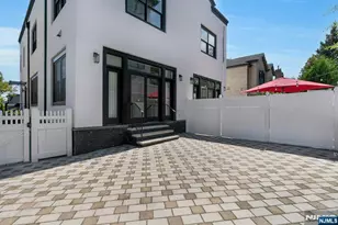 52 Myrtle B, Edgewater, NJ 07020 - Photo 17