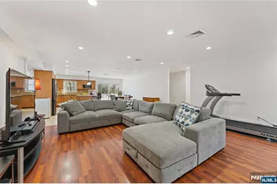 4 Harlow Crescent, Fair Lawn, NJ 07410 - Photo 9