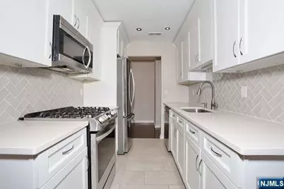 17 Colonial Village Drive, Hillsdale, NJ 07642 - Photo 9