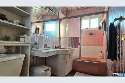 560 Boulevard, New Milford, NJ 07646 - Photo 9