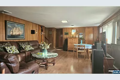 560 Boulevard, New Milford, NJ 07646 - Photo 13