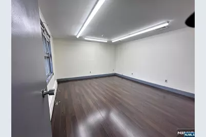 107 Stuyvesant Avenue 202 #202, Lyndhurst Township, NJ 07071 - Photo 3