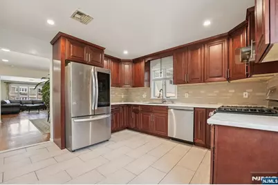 1670 Maple Street, Fort Lee, NJ 07024 - Photo 9