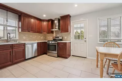 1670 Maple Street, Fort Lee, NJ 07024 - Photo 7