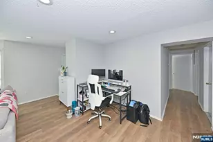 250 Larch Ln, Mahwah, NJ 07430 - Photo 9