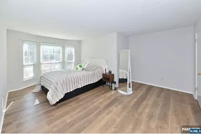 250 Larch Lane, Mahwah, NJ 07430 - Photo 17