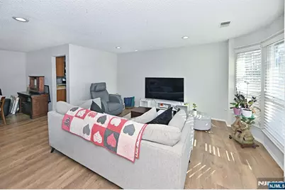 250 Larch Lane, Mahwah, NJ 07430 - Photo 7