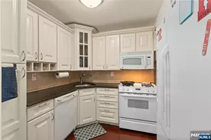 2000 Linwood Ave 6E, Fort Lee, NJ 07024 - Photo 7