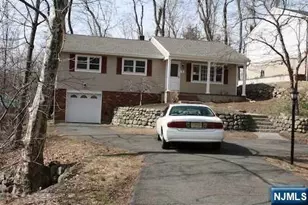 7 Hiawatha Blvd, Oakland, NJ 07436 - Photo 1