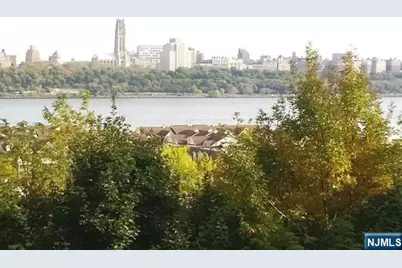 3 Old Wood Road 2 #2, Edgewater, NJ 07020 - Photo 1