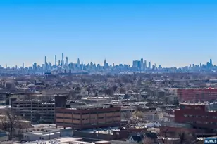 160 Overlook Ave 16C, Hackensack, NJ 07601 - Photo 1