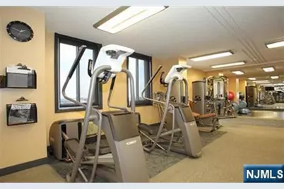 160 Overlook Avenue 16C #16C, Hackensack, NJ 07601 - Photo 5