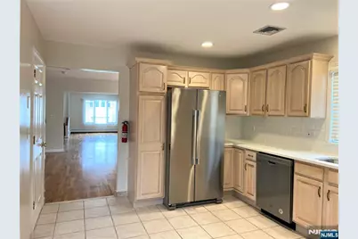 2445 3rd Street A #A, Fort Lee, NJ 07024 - Photo 3