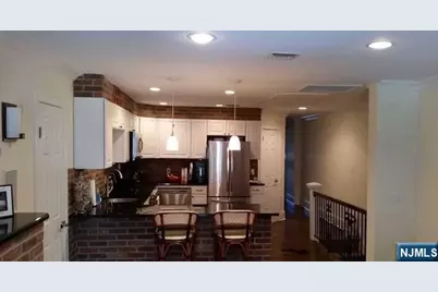 16 Irving Avenue 2 #2, Englewood Cliffs, NJ 07632 - Photo 5