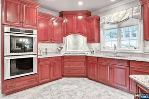 34 Crocker Mansion Dr, Mahwah, NJ 07430 - Photo 9