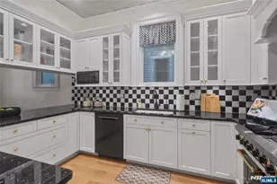 31-33 Hamilton Ave, Weehawken, NJ 07086 - Photo 7