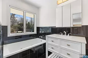 1 Hemlock Dr, Cresskill, NJ 07626 - Photo 25