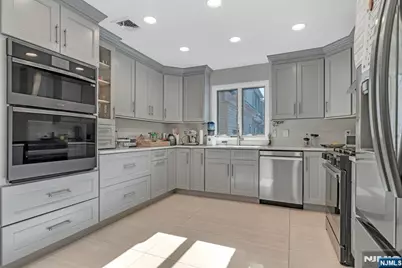 573 Kearney Avenue C0573 #C0573, Cliffside Park, NJ 07010 - Photo 9