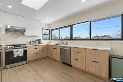 2477 6th Street Flr 2 #Flr 2, Fort Lee, NJ 07024 - Photo 3