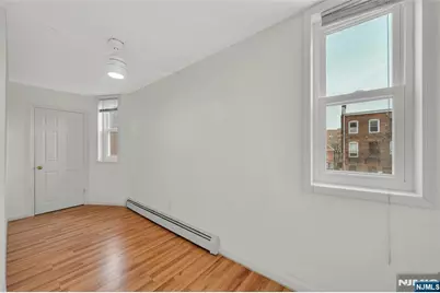 811 Montgomery Street 201 #201, Jersey City, NJ 07306 - Photo 3