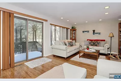 16 Sandburg Court, Mahwah, NJ 07430 - Photo 19