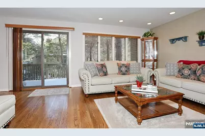 16 Sandburg Court, Mahwah, NJ 07430 - Photo 15