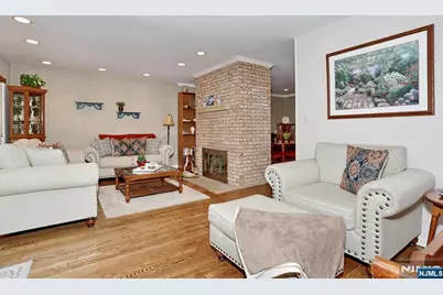 16 Sandburg Court, Mahwah, NJ 07430 - Photo 17