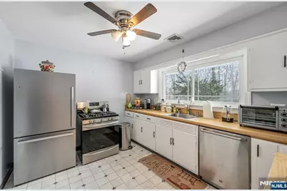 320 Cedar Hill Avenue, Wyckoff Township, NJ 07481 - Photo 11