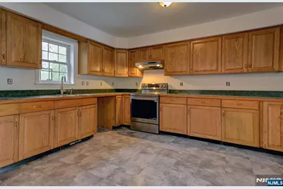 74 Camp Lane, Fairfield, NJ 07004 - Photo 11