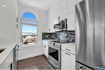 974 Summit Avenue 401 #401, Jersey City, NJ 07307 - Photo 21