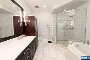 30 Marquis Ct, Edgewater, NJ 07020 - Photo 23