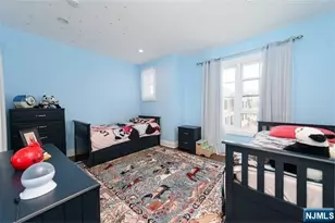 30 Marquis Ct, Edgewater, NJ 07020 - Photo 17