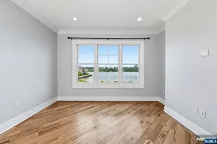 30 Marquis Ct, Edgewater, NJ 07020 - Photo 23