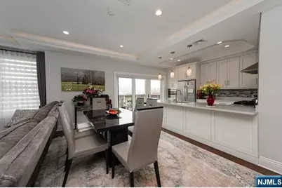 30 Marquis Court, Edgewater, NJ 07020 - Photo 3