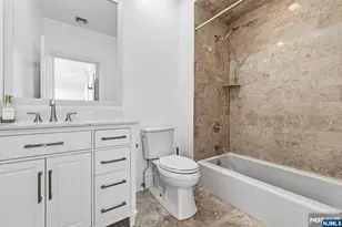 30 Marquis Ct, Edgewater, NJ 07020 - Photo 21