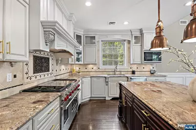 56 Lilac Lane, Paramus, NJ 07652 - Photo 5